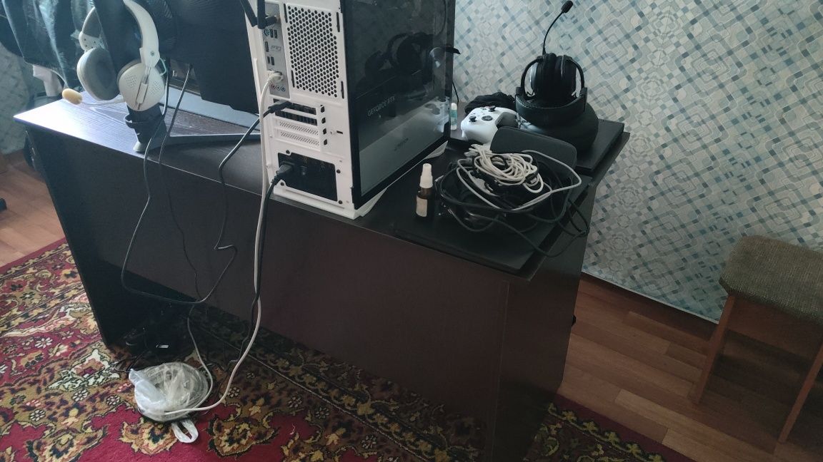 Стол компьютерный
