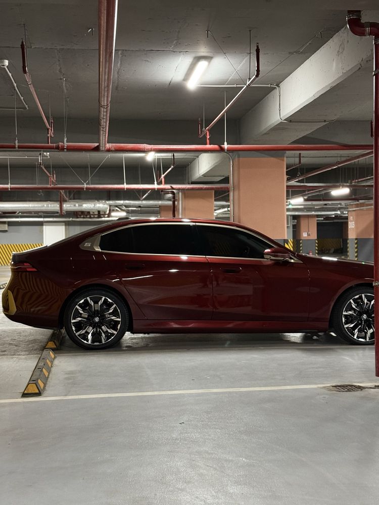 BMW i5 luxury full position
