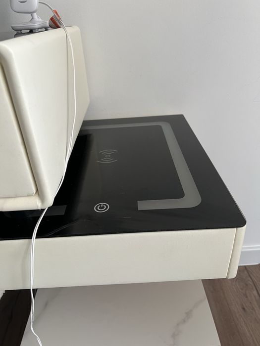 Masa machiej cu oglinda si scaun