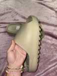 Papuci yeezy bej crem alb maro pure 44 Șlapi true to sole Slide