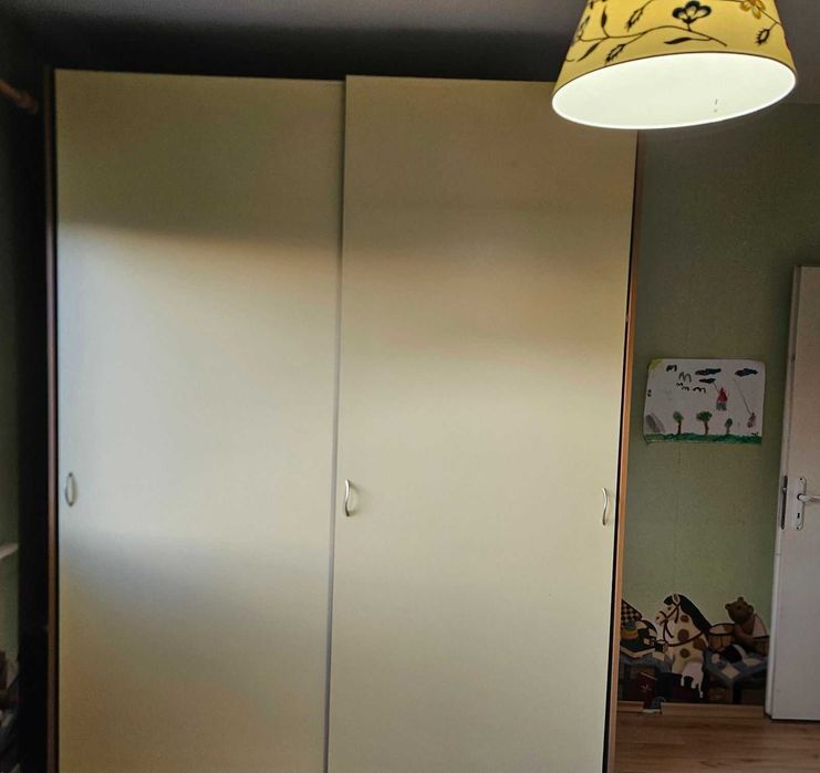 Голям гардероб с плъзгащи врати, здрав!