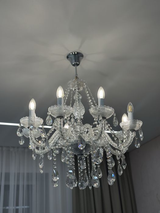 Продам люстру в идеальном состоянии