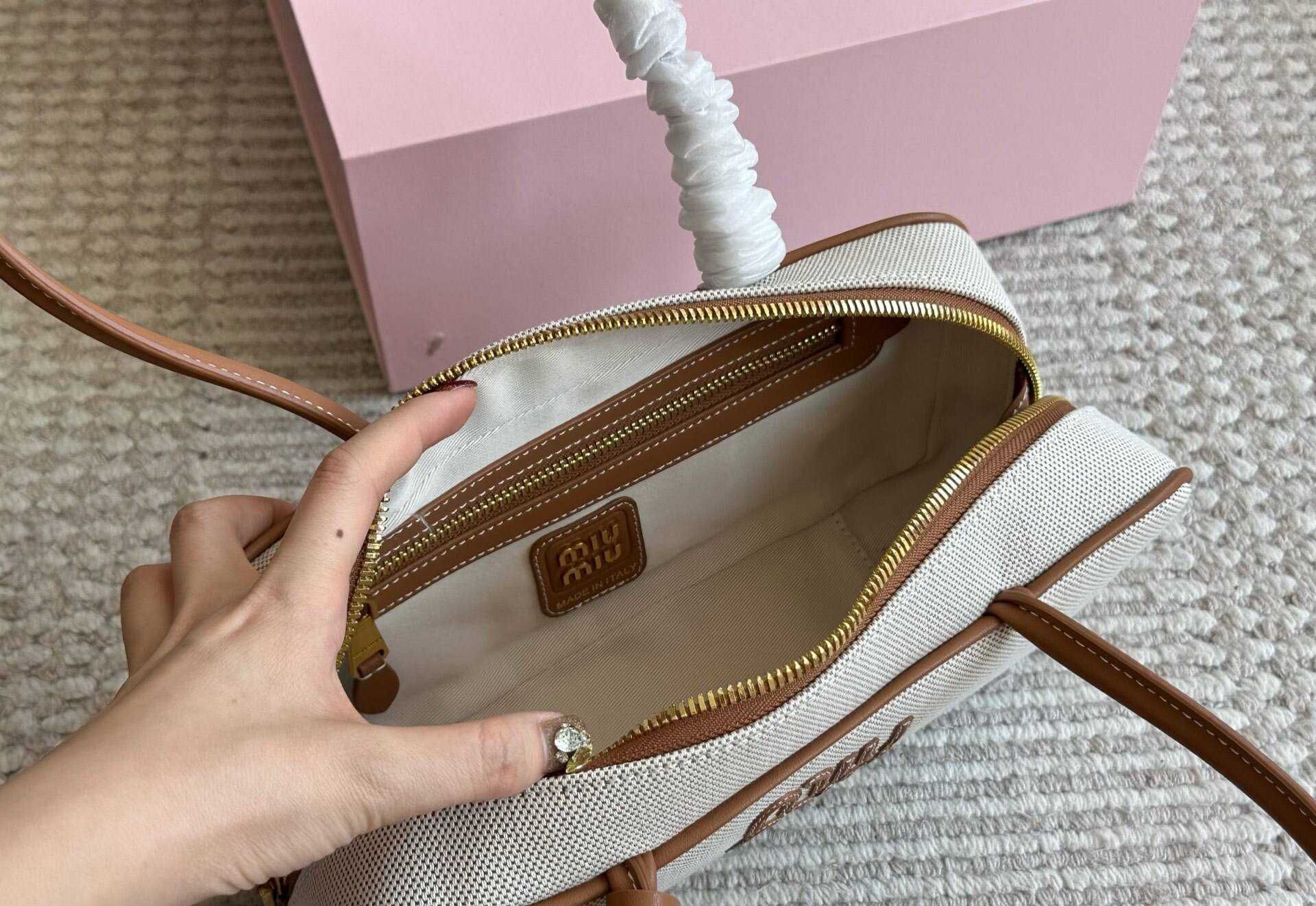 Дамска чанта Miu Miu