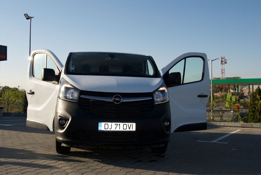 Închiriere auto microbuz 8+1