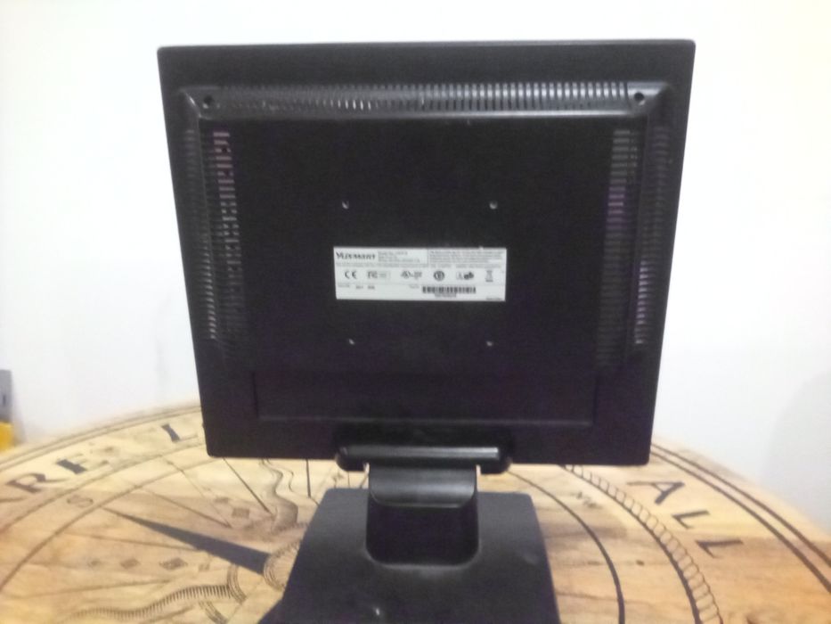 4:3 VGA monitor (1280x1024) YÜsmart N-Vision 17" (vanzare sau schimb)
