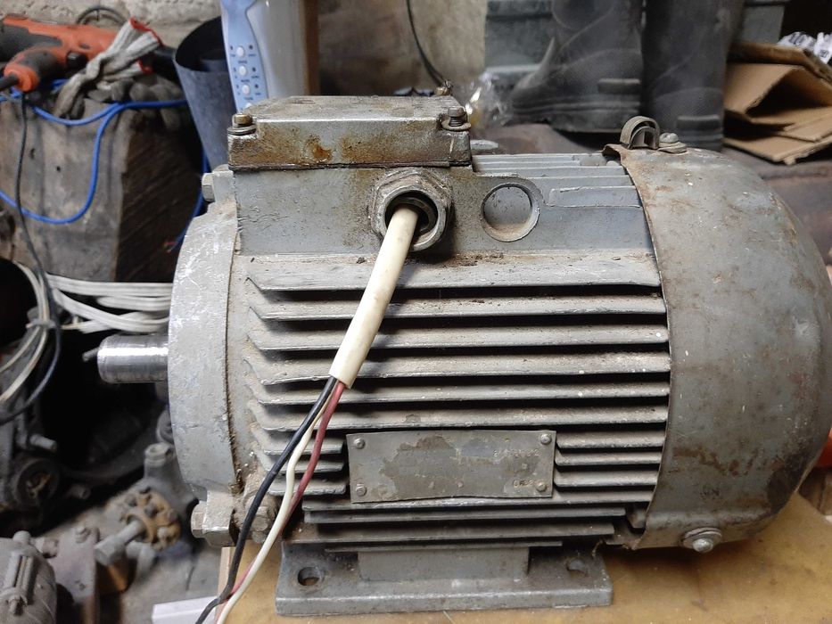 Электродвигатель 1,5 КВТ 1000 ОБ/МИН