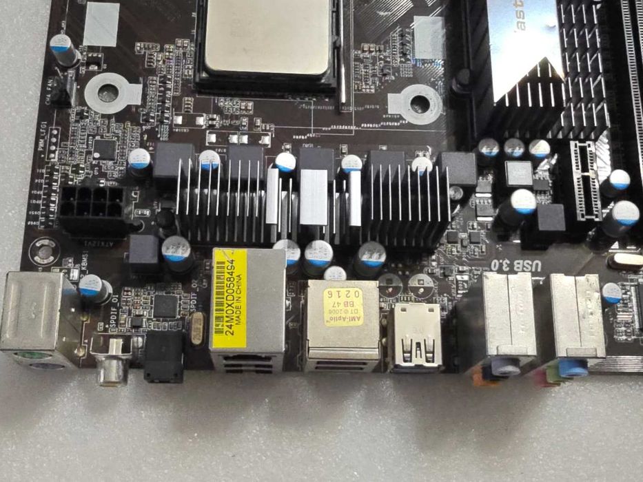 Placa de baza ASRock 970 EXTREME3, AM3+ + Procesor AMD FX 6300