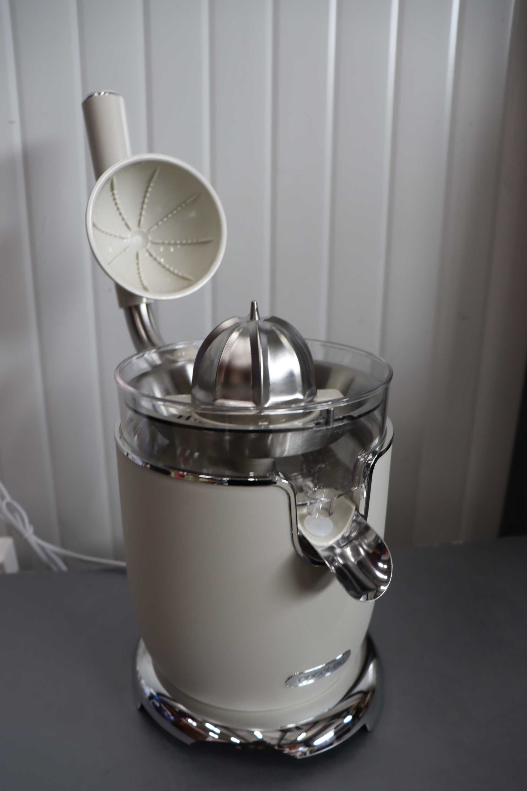 Цитрус преса, сокоизтисквачка Cecotec RetroJuice, 1000W лек ДЕФЕКТ