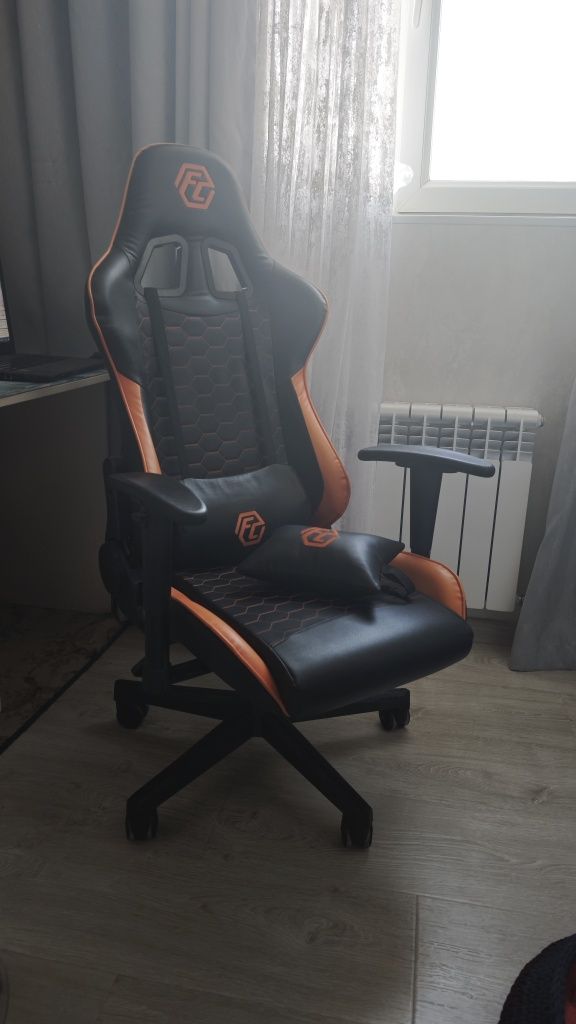 Продам игровое кресло