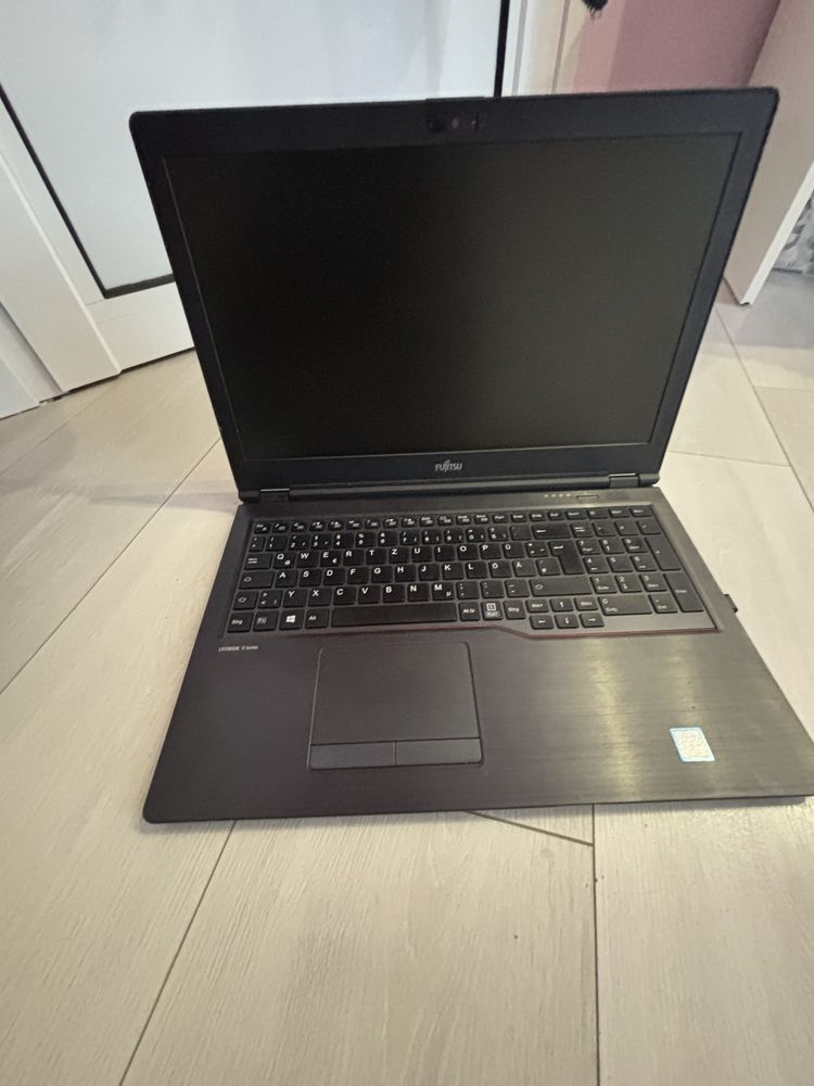 Лаптоп fijutsu lifebook u727