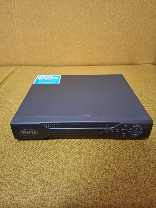 Vând DVR AKU 2804X + Monitor Horizon 17"