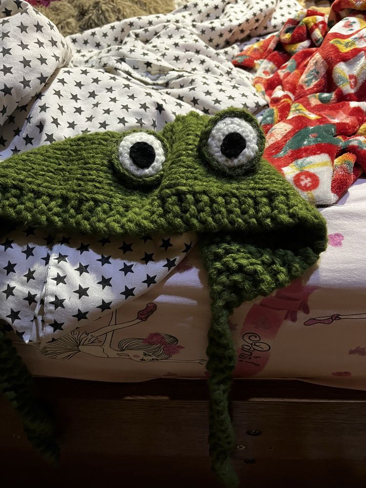Продам шапку лягушку