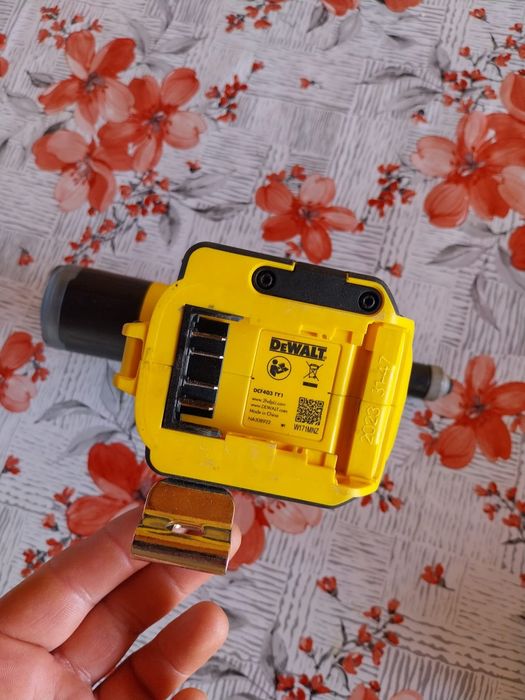 Pistol pocnit dewat corp