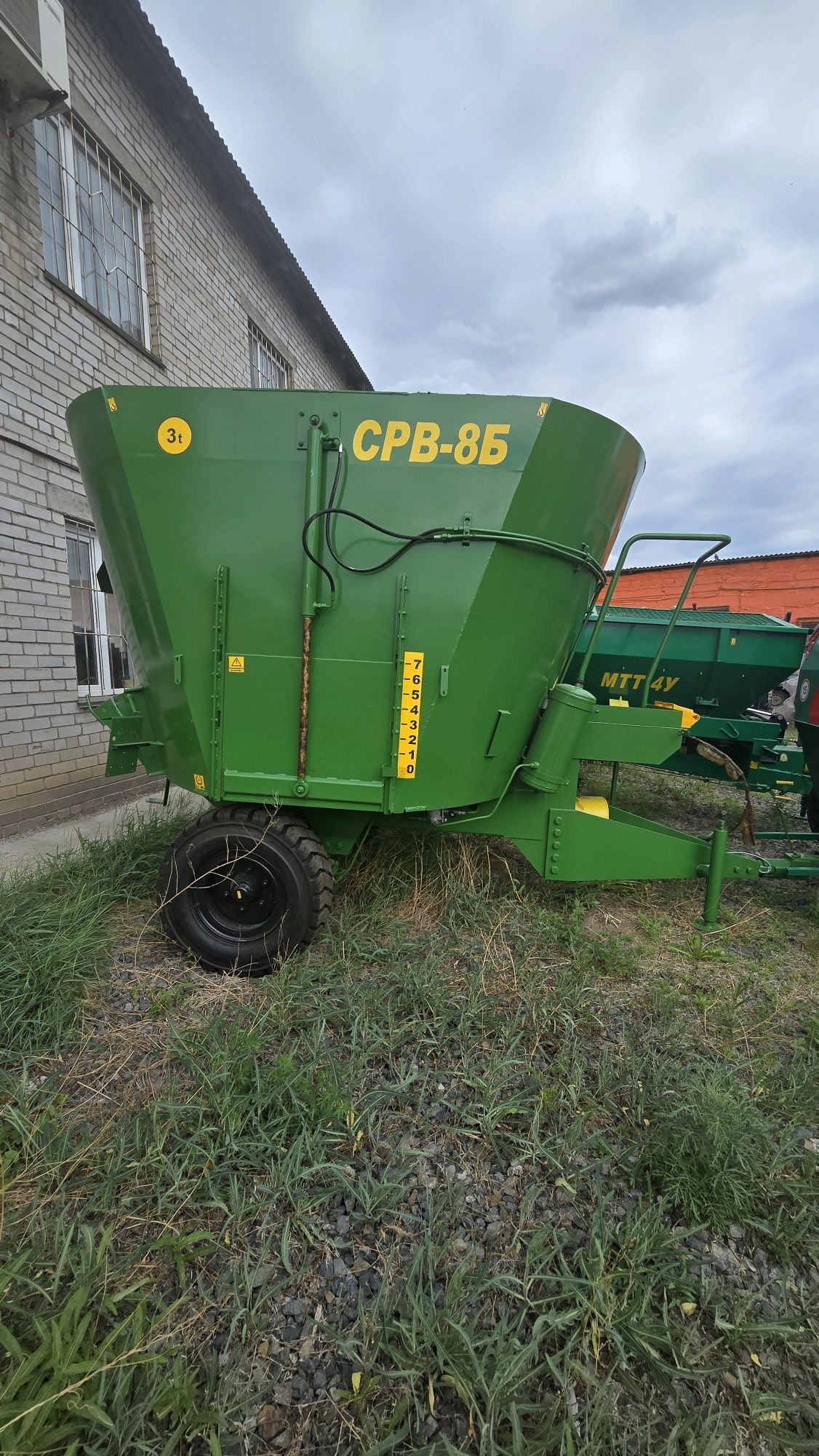 Продается новый смеситель-раздатчик кормов СРВ-8Б