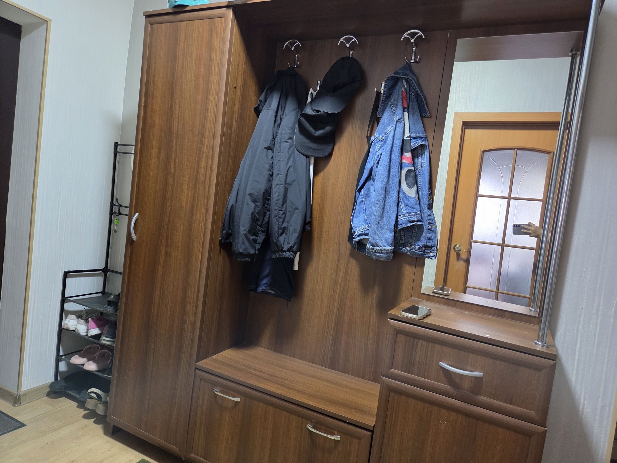 Продам шкаф прихожую!