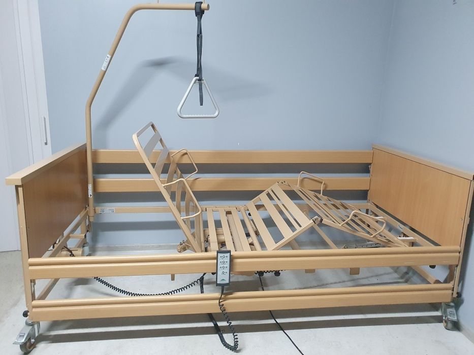 Pat medical electric cu telecomanda pentru persoane cu dizabilități.