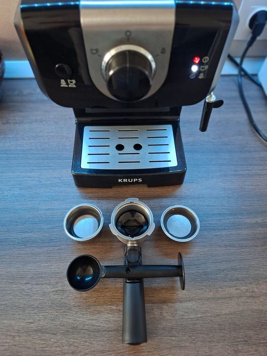 Espressor manual Krups, 1050 W, 15 bar, 1.5 L, Dispozitiv spumare