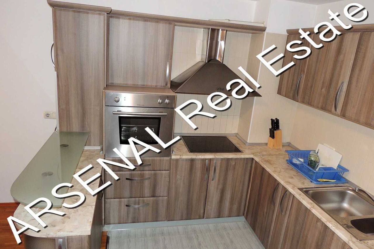 Дава се под наем Тристаен апартамент в София, Център - 120 кв.м за 750 € - Снимка #1