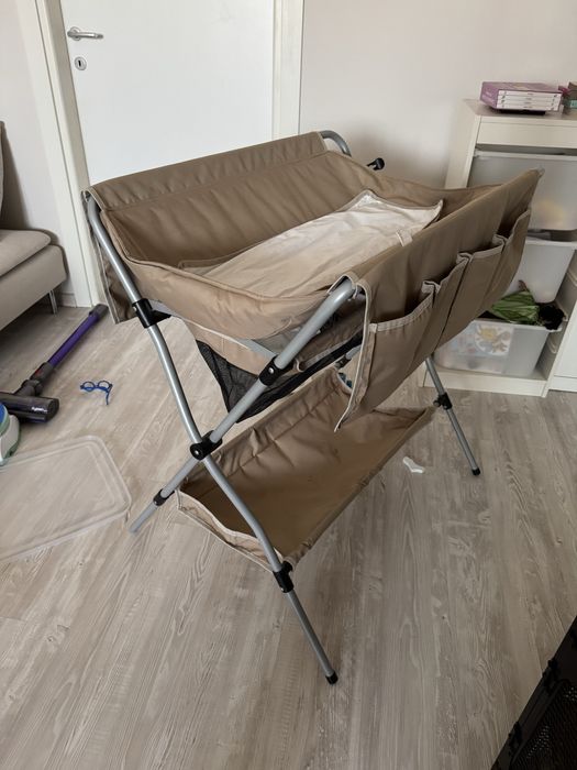 Masa de infasare cu spatii de depozitare