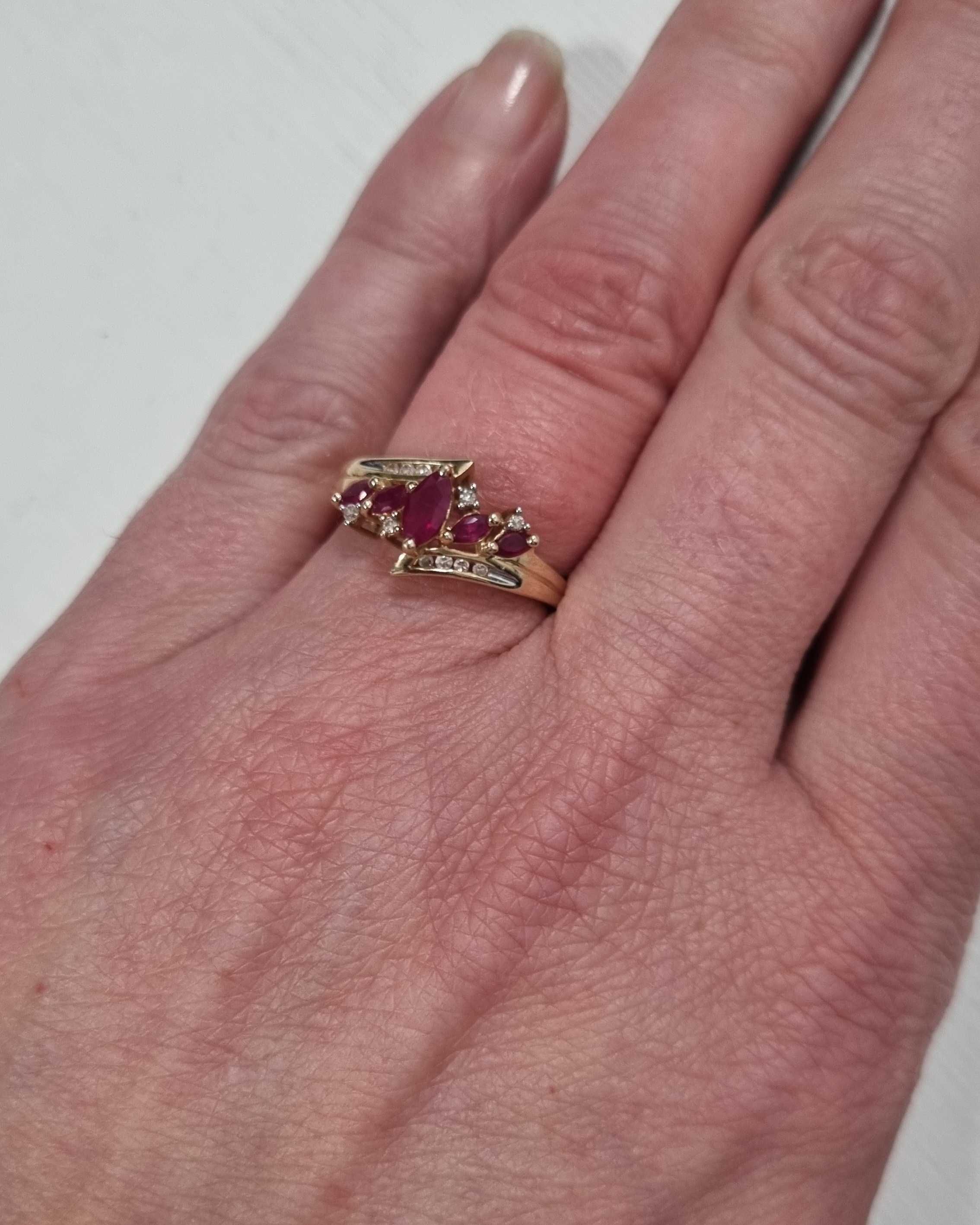 Inel de aur cu rubine și diamante 18,8 mm