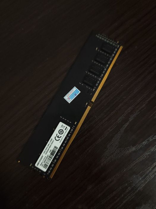 Оперативная память DDR4 — 2 плашки по 4 ГБ (2666 и 2400 МГц)
