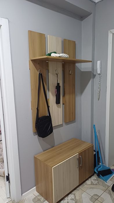 Вешалка  с тумбочкой