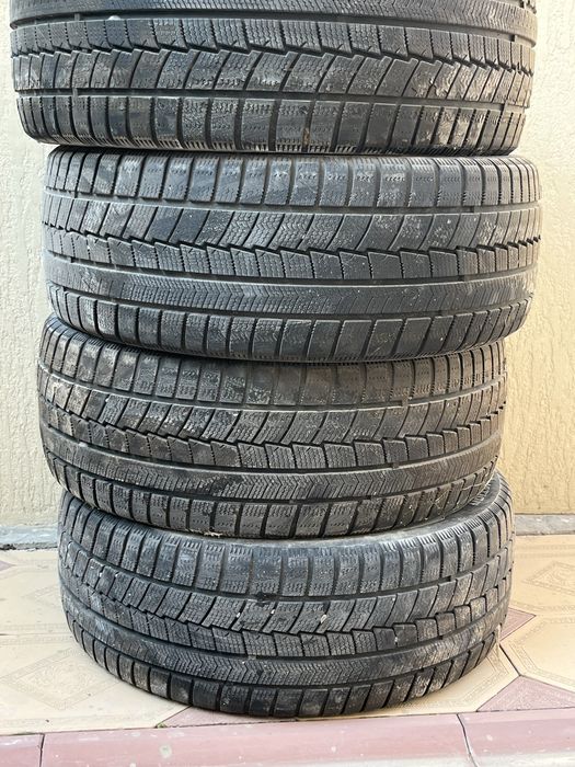 Зимние шины б/у.