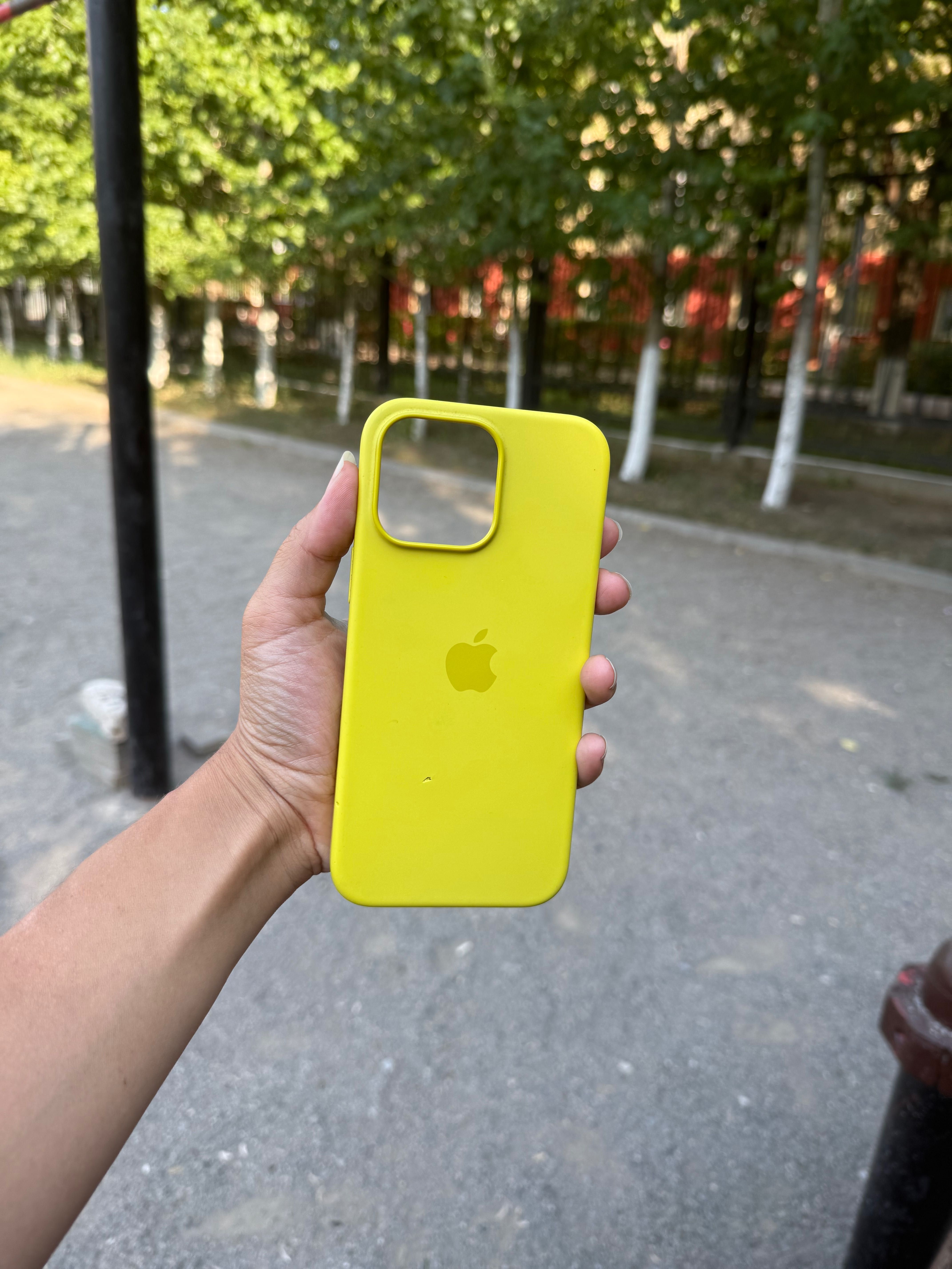 Продаю чехол оригинал от IPhone 16 Pro max