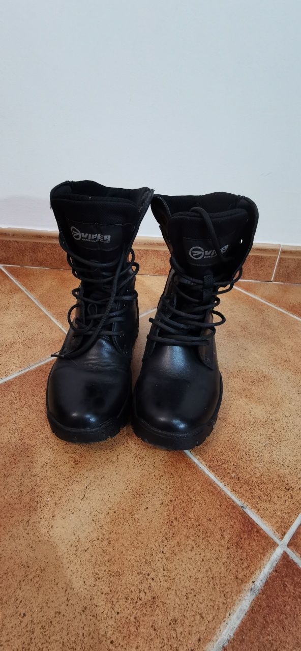 Bocanci Viper negri unisex.