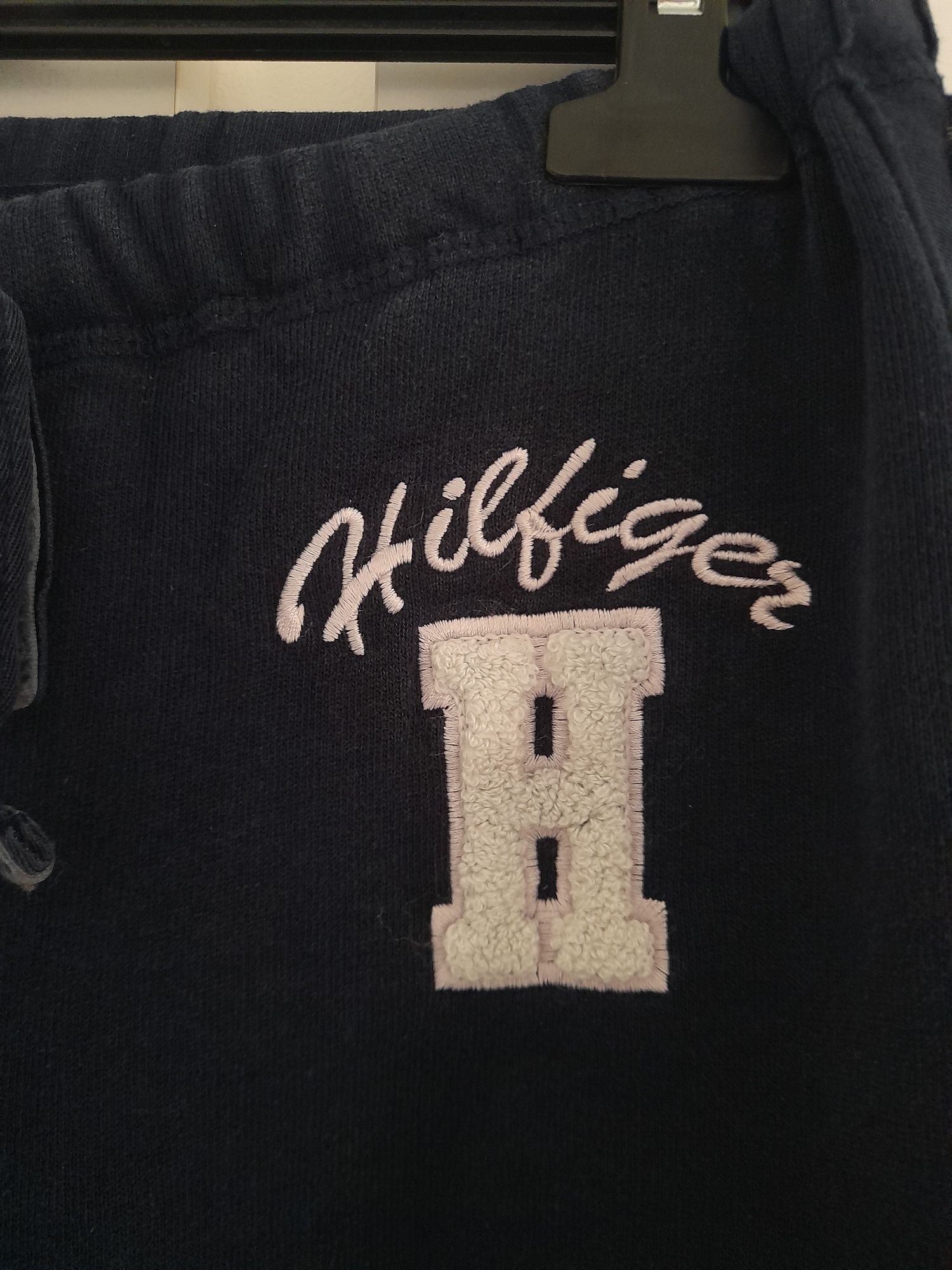 Pantaloni Tommy Hilfiger+ tricou Moncler