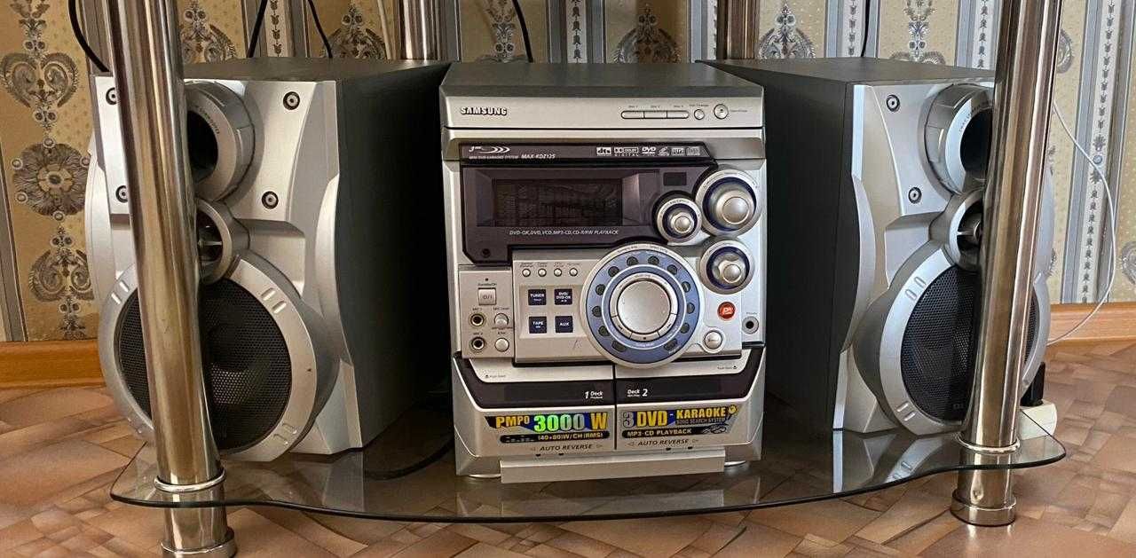 продается б/у  линолеум, б/у межкомнатные двери, муз центр