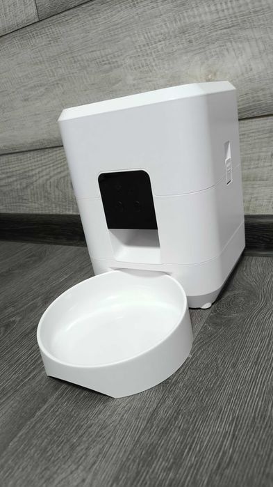 Електронна котешка хранилка през телефон