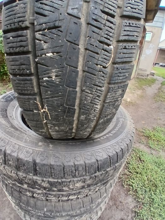 Продам шины от нивы.