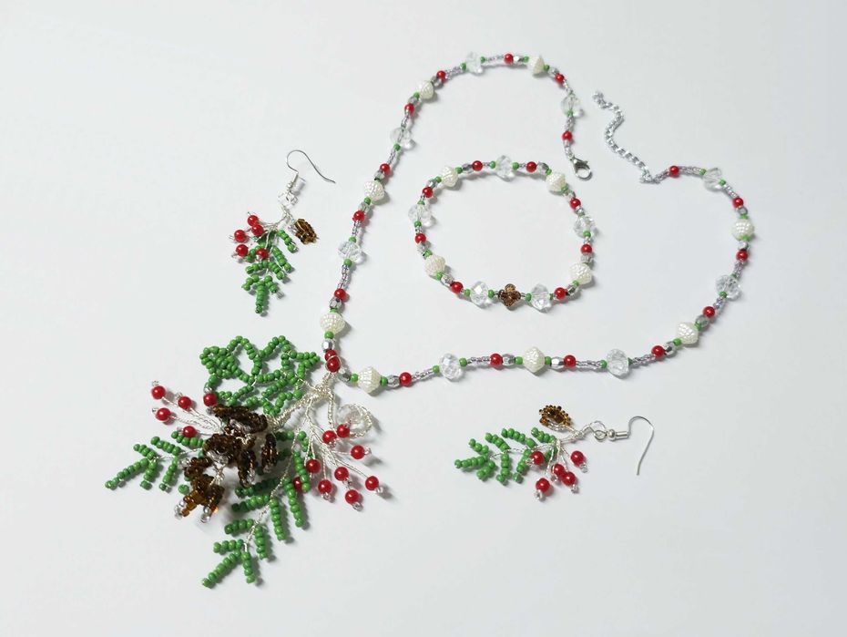 Set unicat bijuterii margele rosu verde, con brad cu bobite rosii ilex