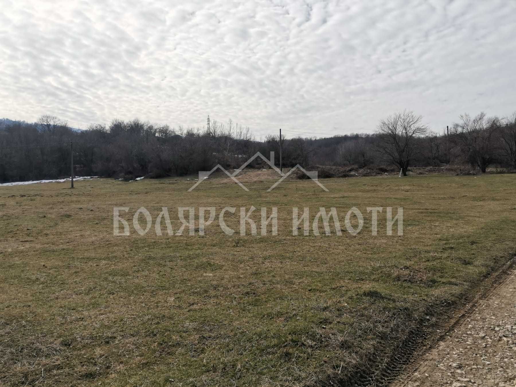Панорамен парцел в село Мийковци