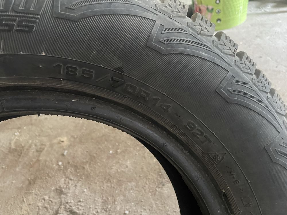Продам зимные (шипы) шины 185/70R14