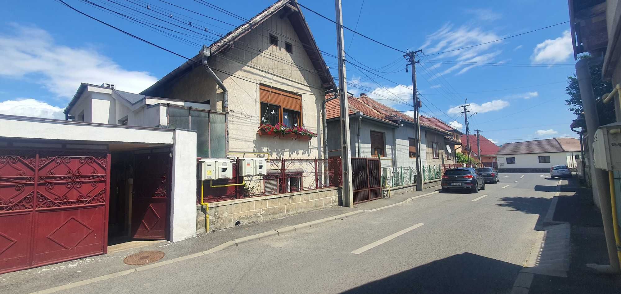 Corp de casa P+1 in Sibiu ,cu anexe si 160mp teren ,zona Lupeni