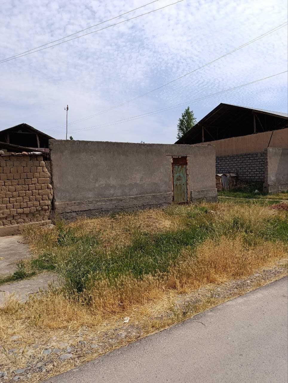 Срочно продается участок в хорошим месте.