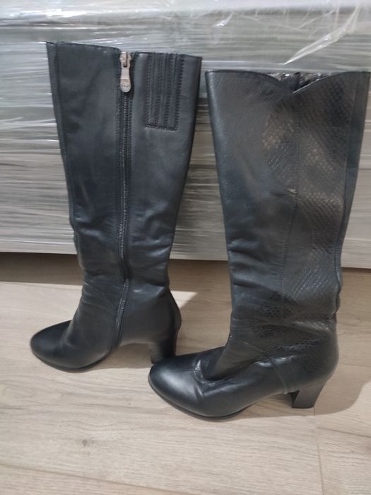 Продам женские осенние  кожаные сапоги