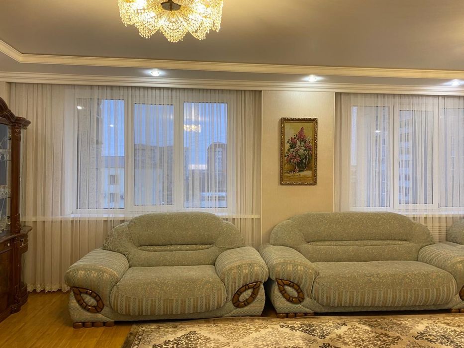 Продается диван для гостиной, кухнии, прихожей. Размеры разные