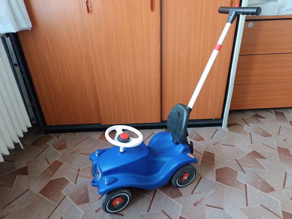 Masinuta de mers singur sau de impins BIG Bobby Car