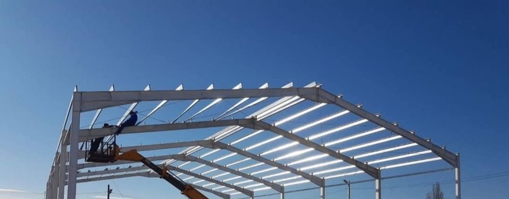 Vând structura metalica