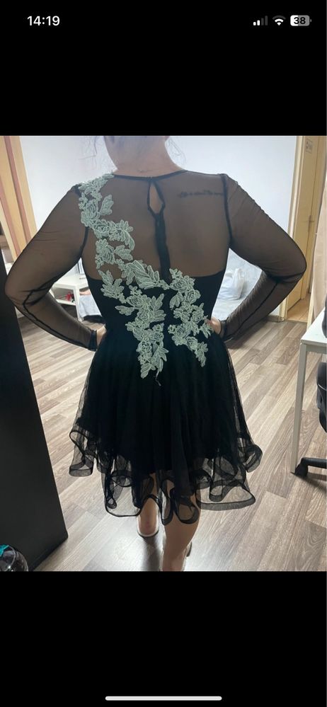 Rochie neagra cu model pe lateral
