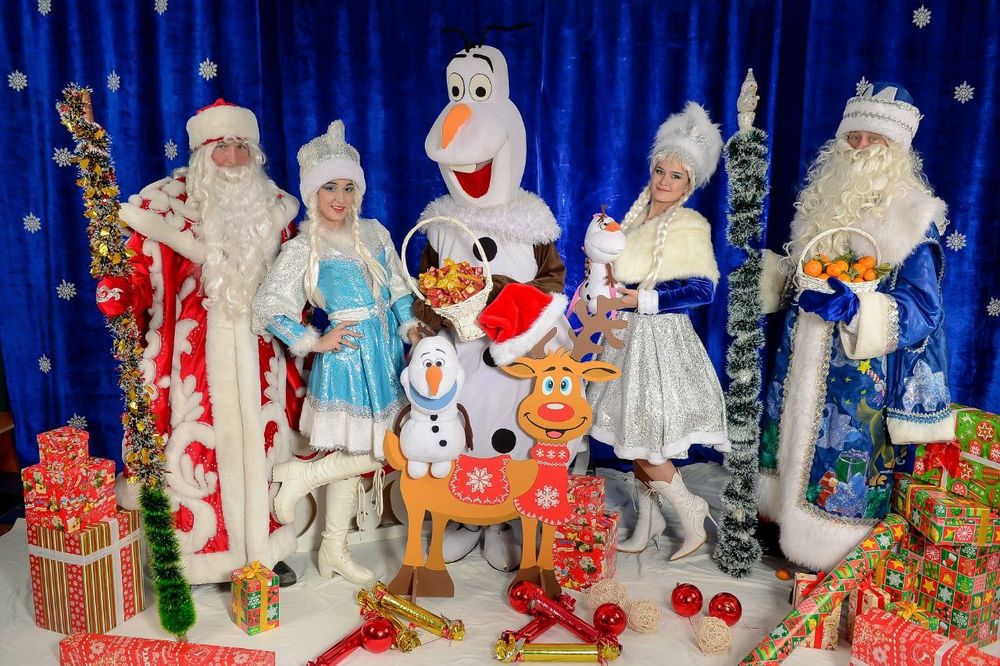 Поздравление от Деда мороза и его сказочных друзей