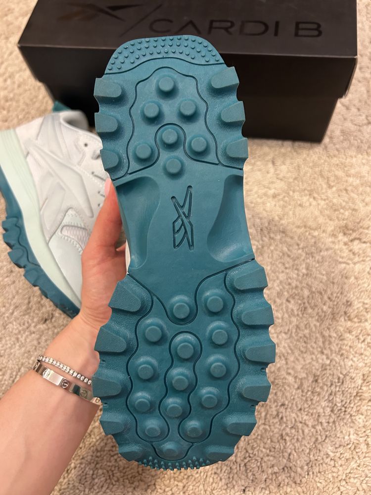 Оригинални Reebok Cardi B маратонки нови