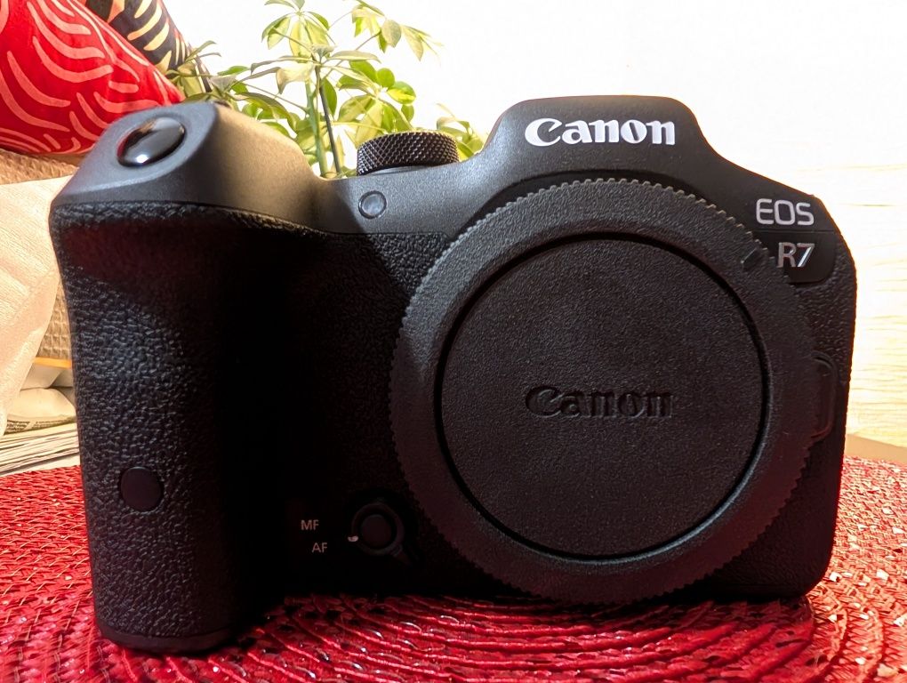 Canon R7 body, nou, 0 cadre