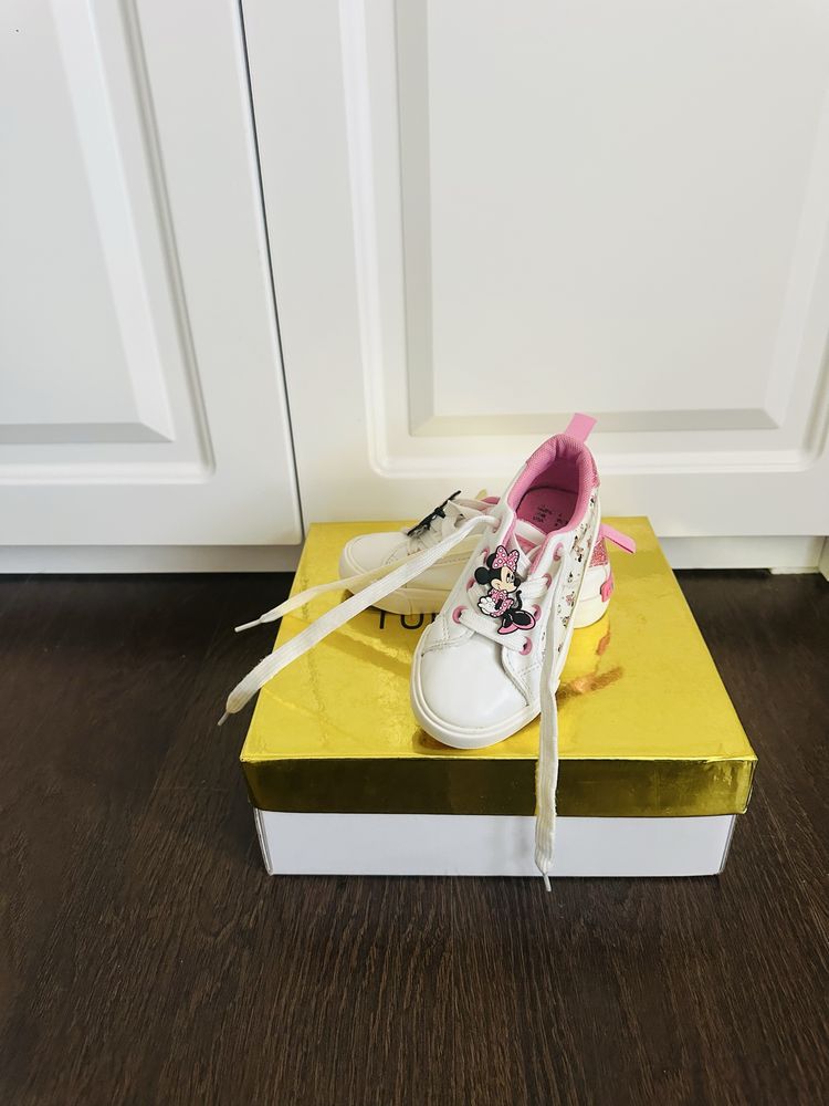 Adidasi pentru fetite  ,numarul 25 colectia Disney cu Minnie Mouse