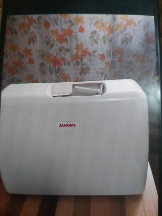 Швейная машинка JANOME   в отличном состоянии   продам недорого,