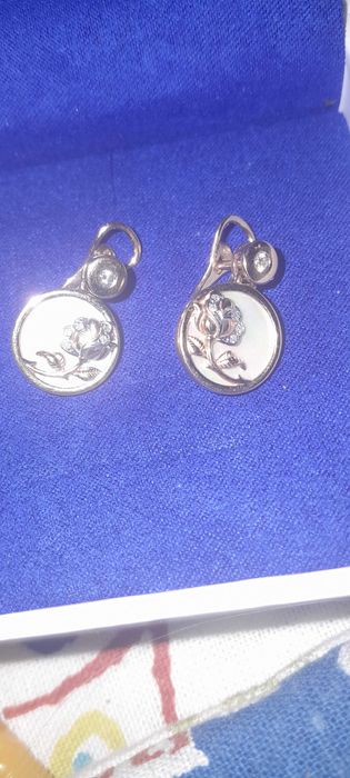 Продам серьги золотые с бриллиантами