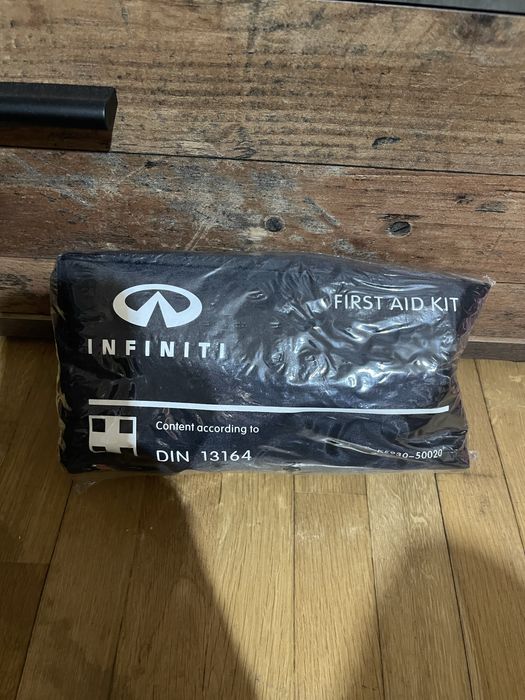 Infiniti нова аптечка оригинална